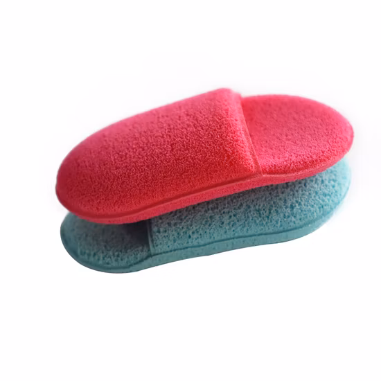 Bouffée d'éponge propre et biodégradable pour le visage